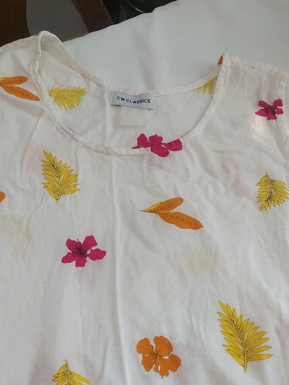 Classic CW Classics White Dress with Pink Floral Accent Lightweight .Size XL - Picture 2 of 7